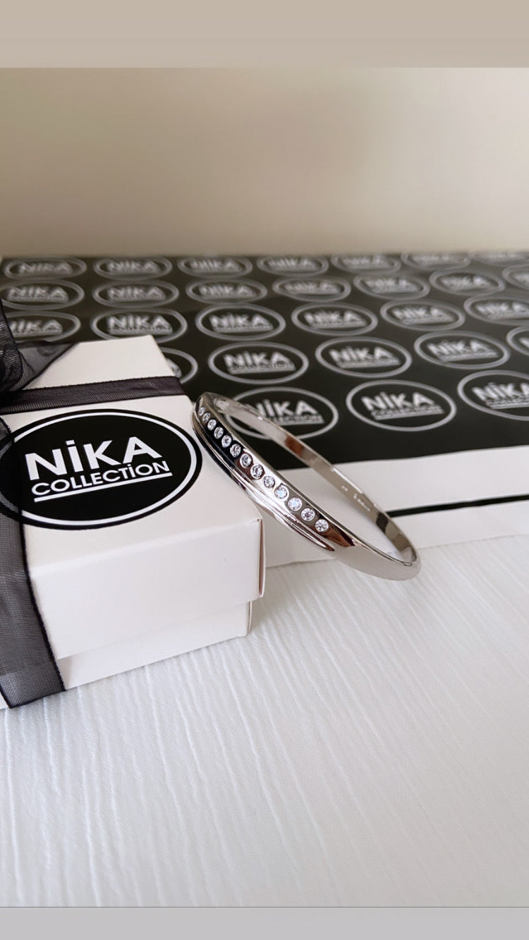 Silver renk tek sıra taşlı kelepçe ( özel seri )